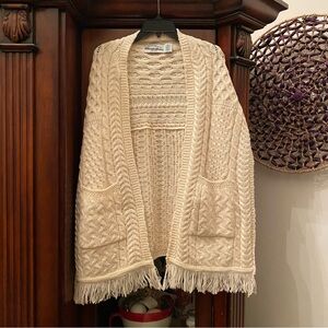 NWOT Aran Crafts OS Cable Knit Merino Wool Shawl Poncho Pockets Ireland Cream